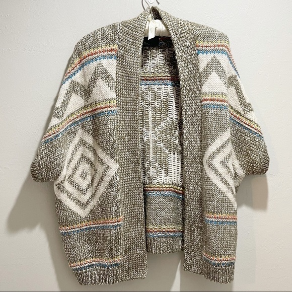AMERICAN EAGLE OUTFITTERS Women’s Aztec Brown Multi Short Sleeve Cardigan - Picture 1 of 8